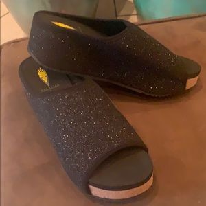 Sparkles black wedges